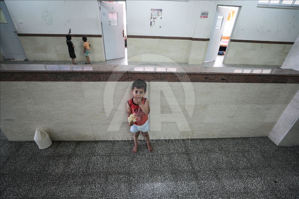 عائلات بغزة تعيش داخل مركز صحي تابع لـ"أونروا"
