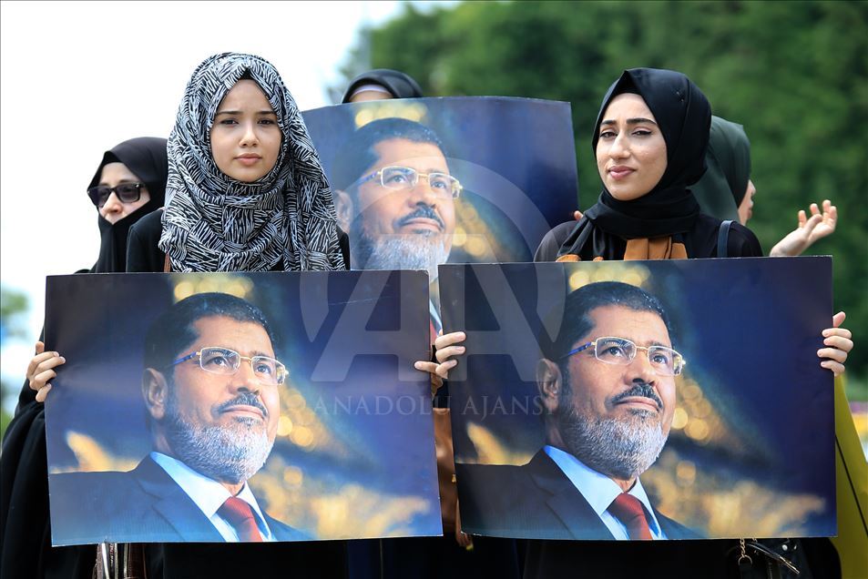 مساجد تركيا تؤدي صلاة الغائب على روح مرسي
