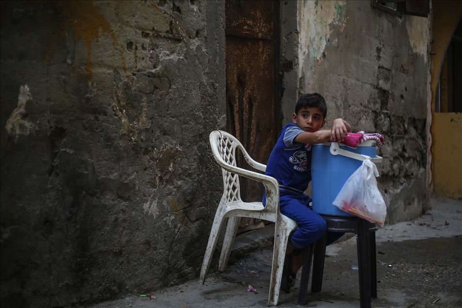 في يوم اللاجئ العالمي.. ثلثا سكان غزة "لاجئون" 
