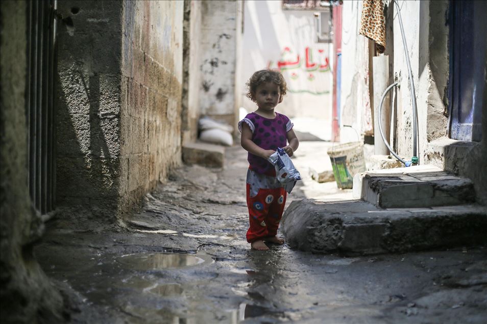 في يوم اللاجئ العالمي.. ثلثا سكان غزة "لاجئون" 
