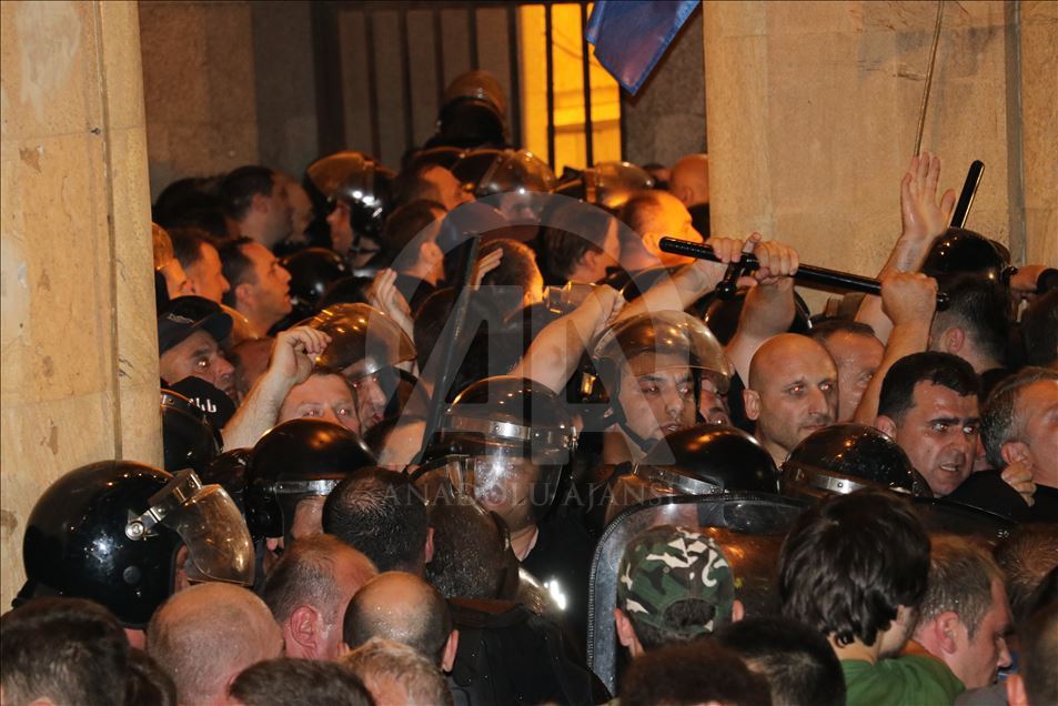 Полиция разогнала митинг в Тбилиси