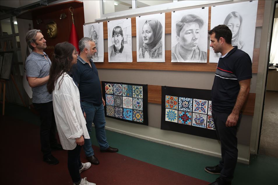 تركيا.. لوحة طالبة عراقية تفوز بالمركز الأول في مسابقة للرسم