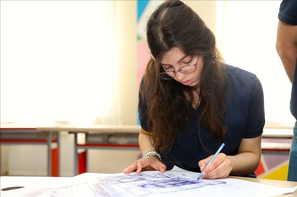 تركيا.. لوحة طالبة عراقية تفوز بالمركز الأول في مسابقة للرسم