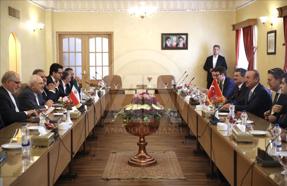 وزیر امور خارجه ترکیه پس از دیدار با همتای ایرانی خود در اصفهان گفت که پس از خروج ایالات متحده از توافق هسته ای با ایران، این روند را با اروپایی ها و تهران ارزیابی کرده اند.
