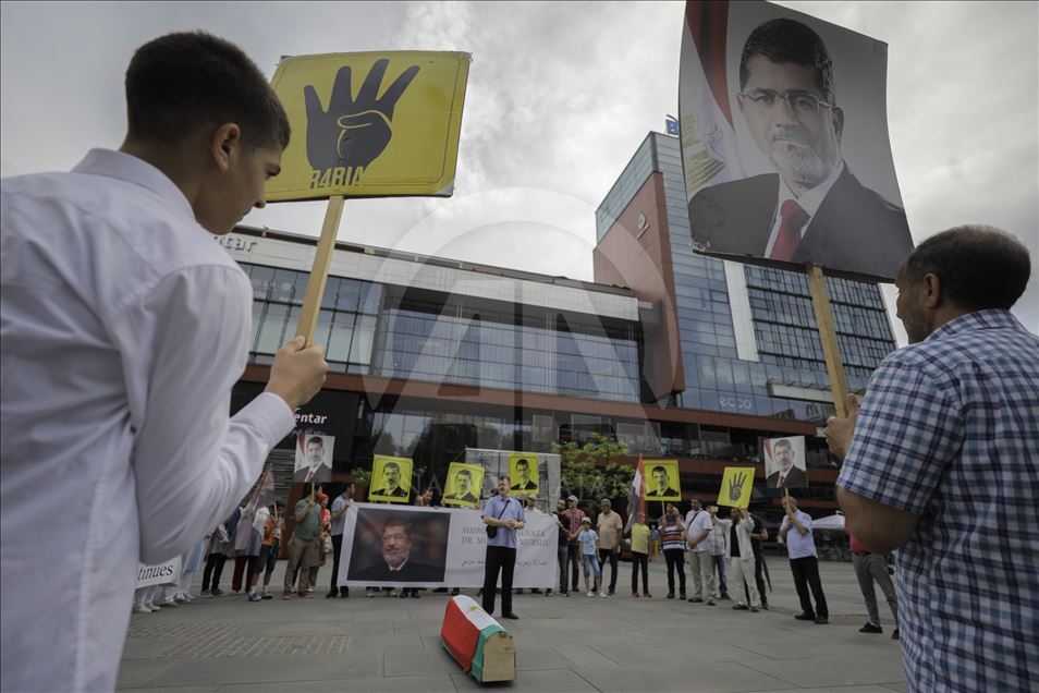 جنازة رمزية لمرسي أمام السفارة المصرية بسراييفو