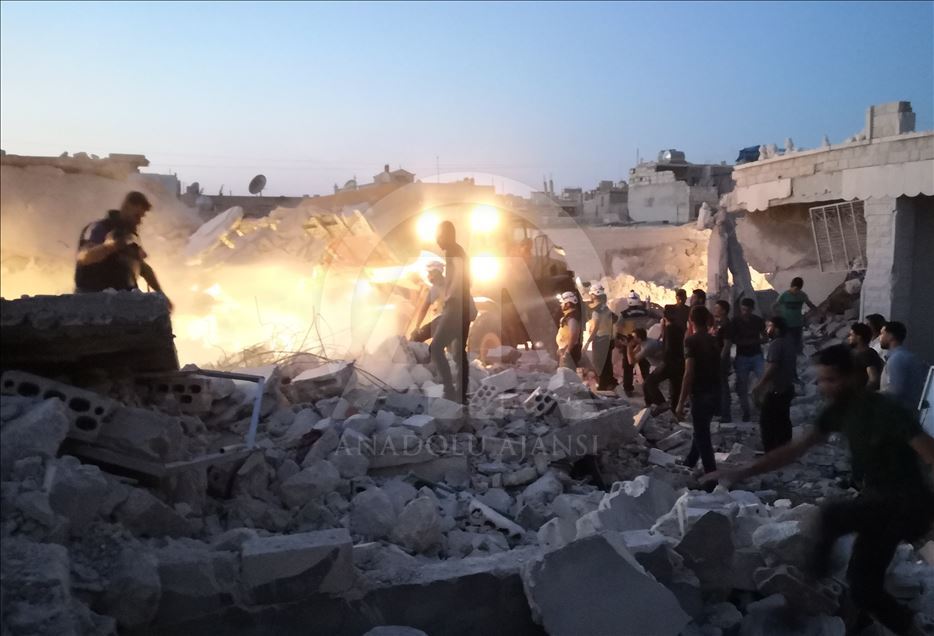İdlib'e hava saldırıları: 5 ölü