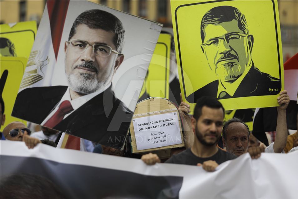 جنازة رمزية لمرسي أمام السفارة المصرية بسراييفو