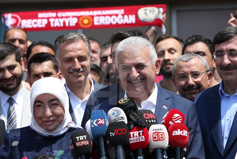 تركيا.. يلدريم يدلي بصوته في انتخابات بلدية إسطنبول 
