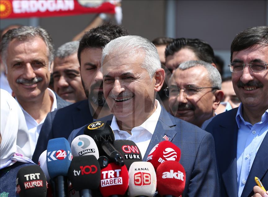 تركيا.. يلدريم يدلي بصوته في انتخابات بلدية إسطنبول 
