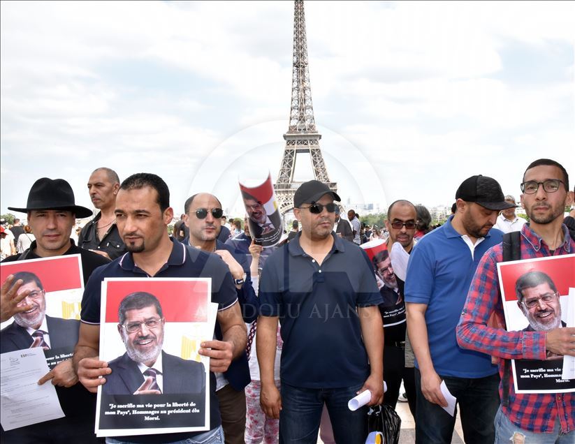 Paris'te "Muhammed Mursi" gösterisi