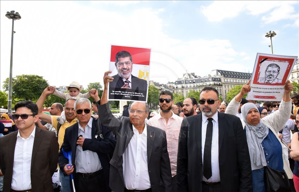Paris'te "Muhammed Mursi" gösterisi
