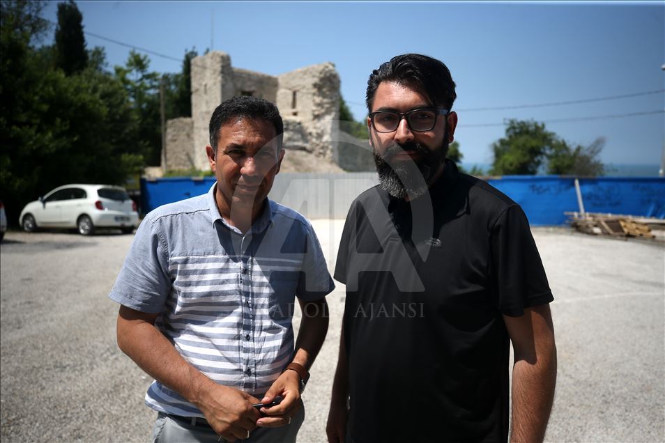 استقبال گردشگران از قلعه تاریخی جنویز در استان دوزجه 

