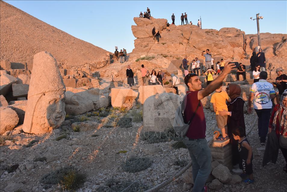 استقبال گسترده گردشگران از کوه نمرود در ترکیه
