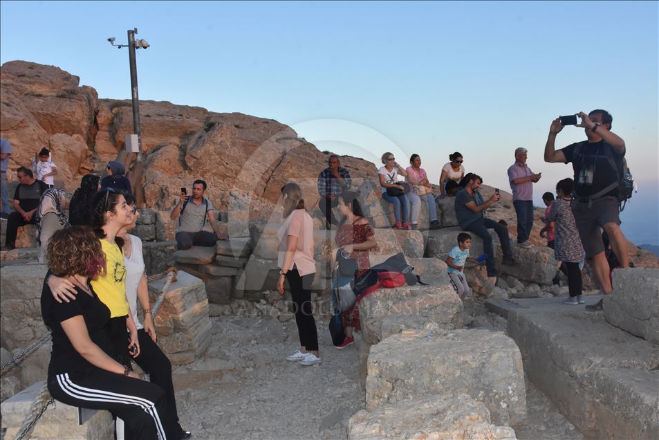 استقبال گسترده گردشگران از کوه نمرود در ترکیه

