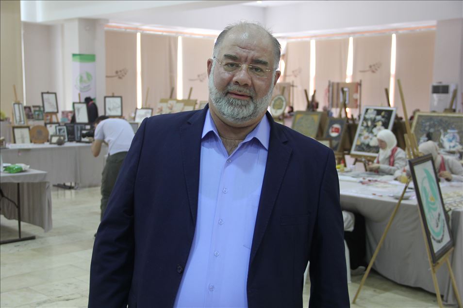 أرامل سوريات يعرضن منتجاتهن اليدوية جنوبي تركيا