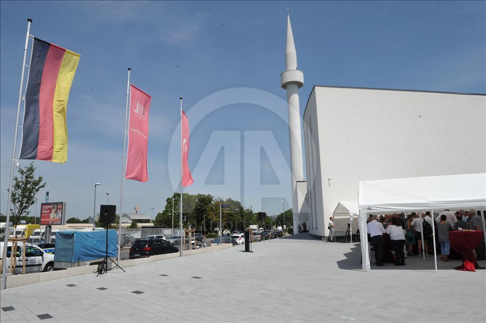 بلدية آخن الألمانية تسمي ميداناً فيها بـ"ميدان المسجد"
