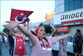 Celebración del triunfo de Imamoglu en las calles de Estambul y Ankara