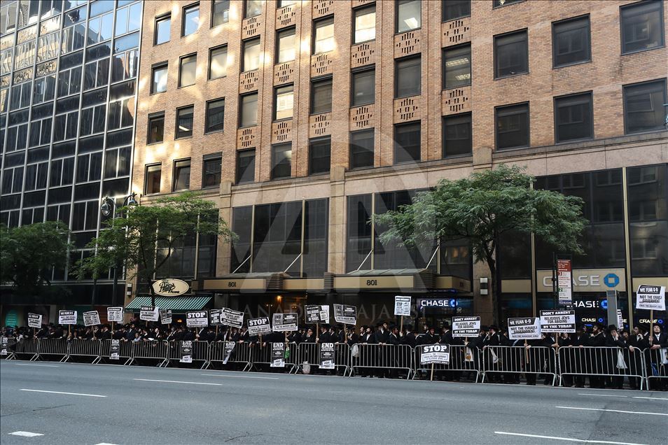 Ortodoks Yahudiler İsrail'in zorunlu askerlik politikasını protesto etti