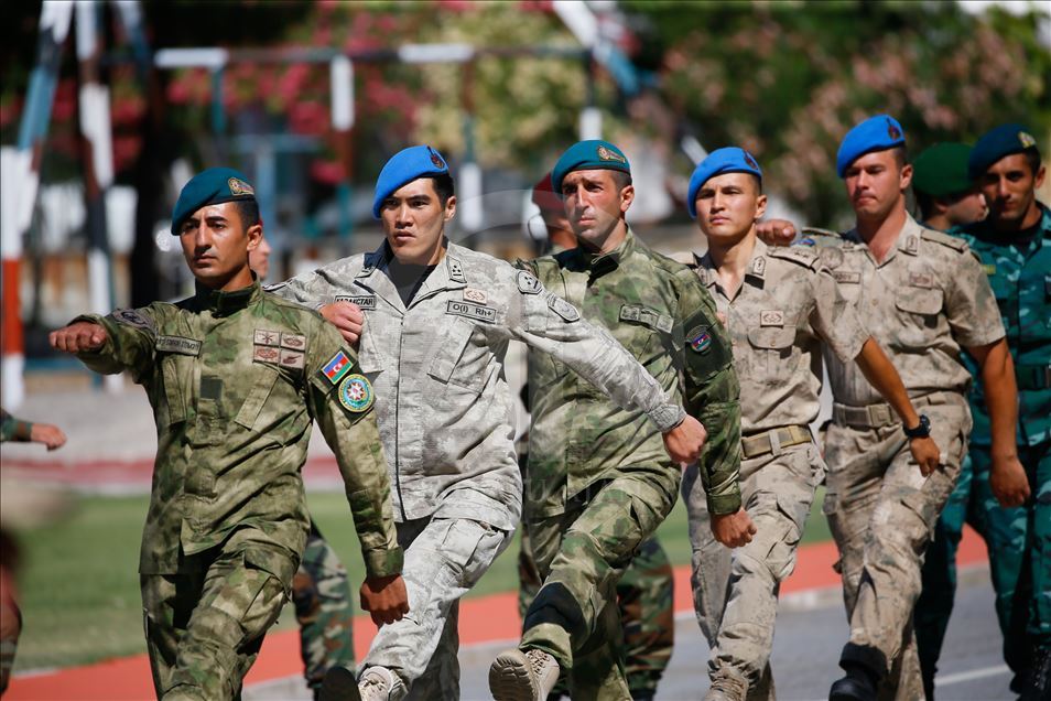 Turkish officer candidates complete 3rd Term Commando Basic Course in Izmir
