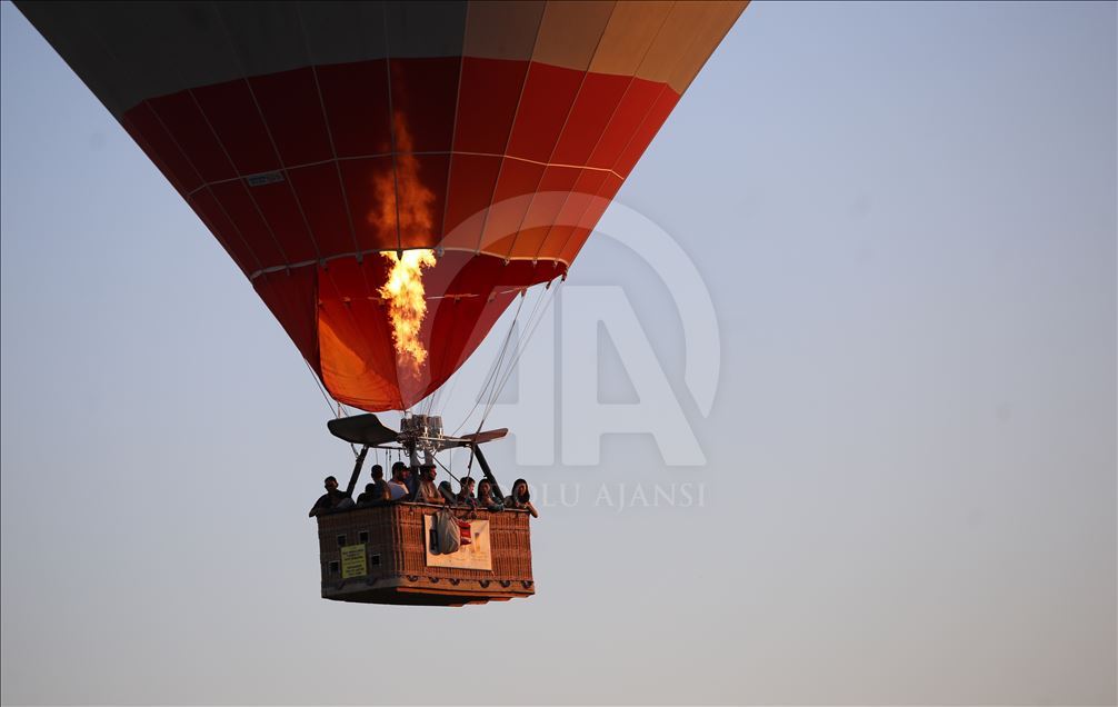 Hot air balloons in Turkey's Nevsehir