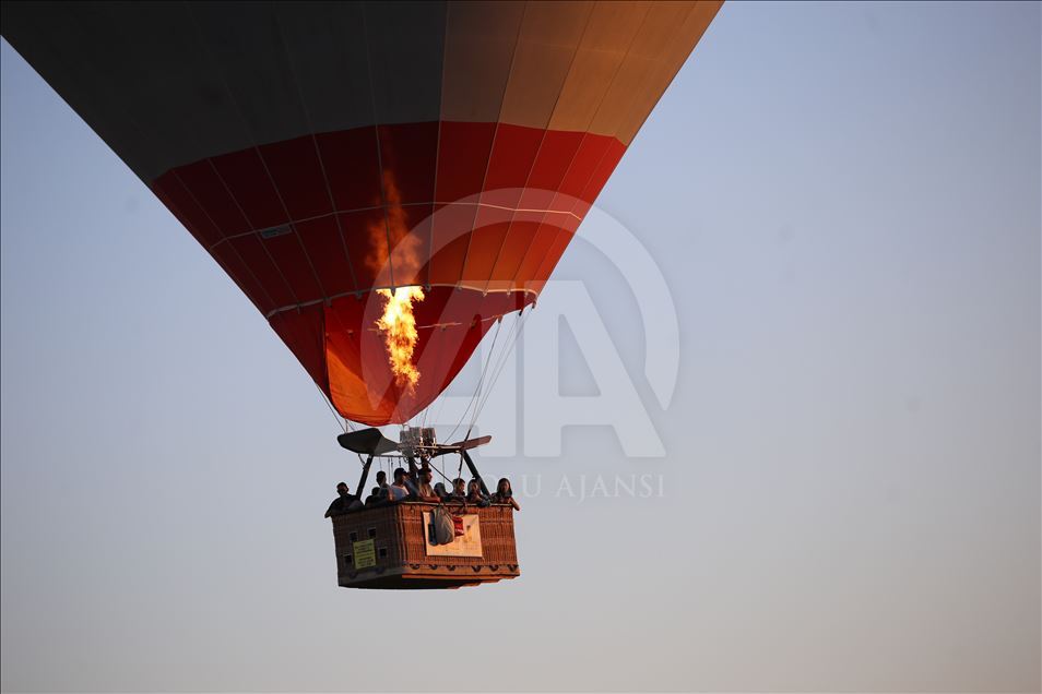 Kapadokya'da sıcak hava balonlarının görsel şöleni