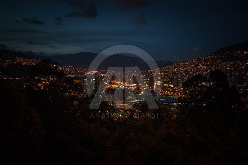 Medellin'de günlük yaşam ve gün batımı
