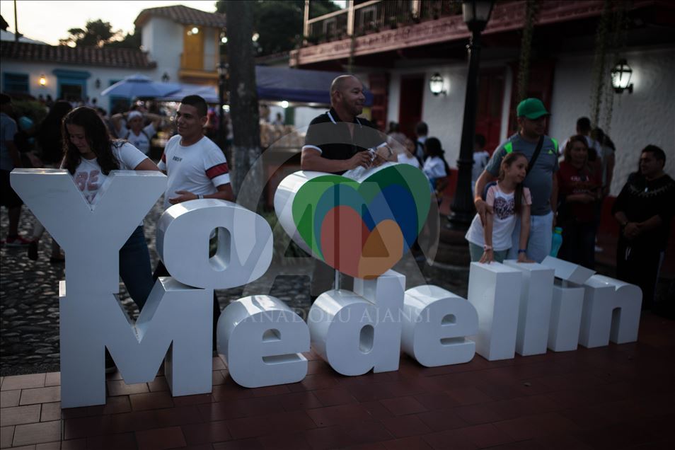 Medellin'de günlük yaşam ve gün batımı