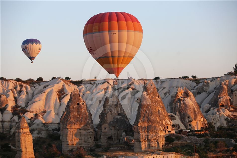 Kapadokya'da sıcak hava balonlarının görsel şöleni