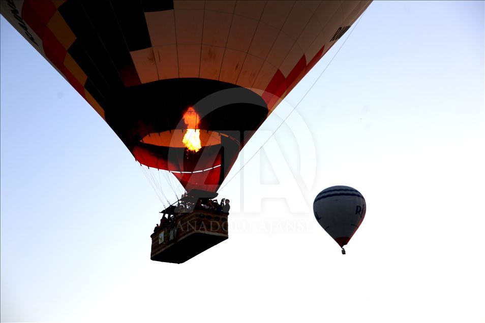 Kapadokya'da sıcak hava balonlarının görsel şöleni