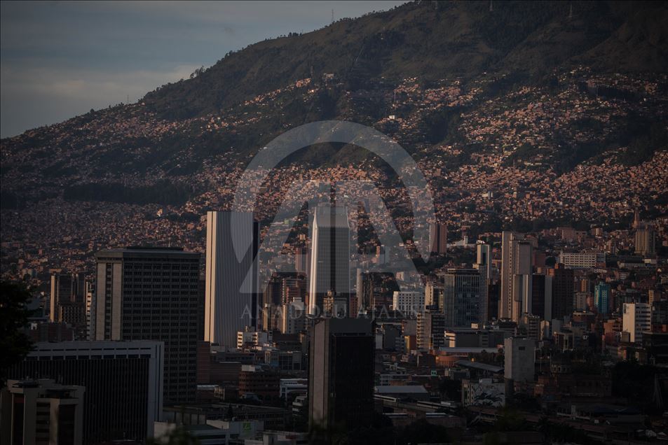 Medellin'de günlük yaşam ve gün batımı