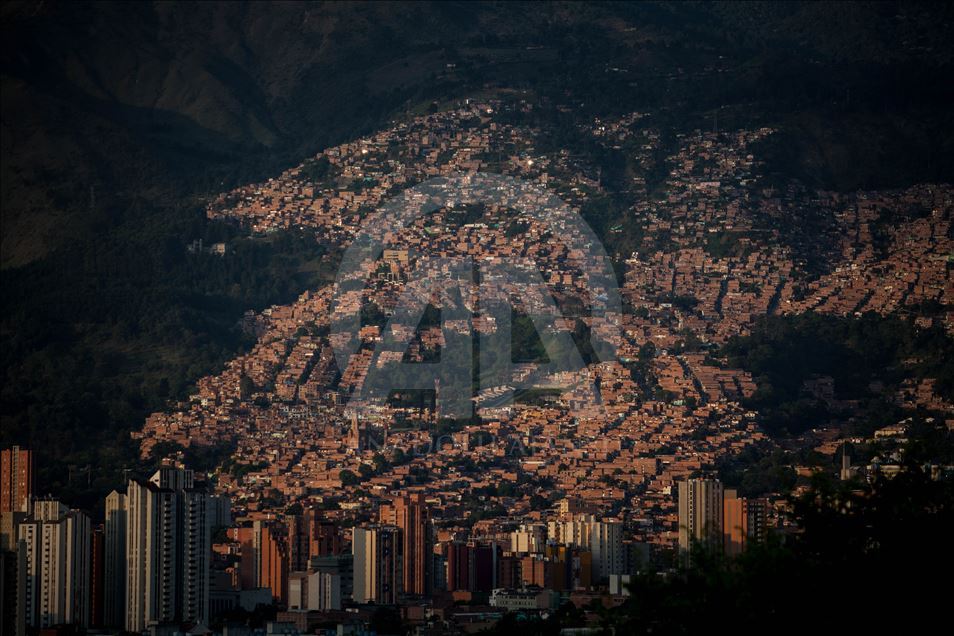 Medellin'de günlük yaşam ve gün batımı