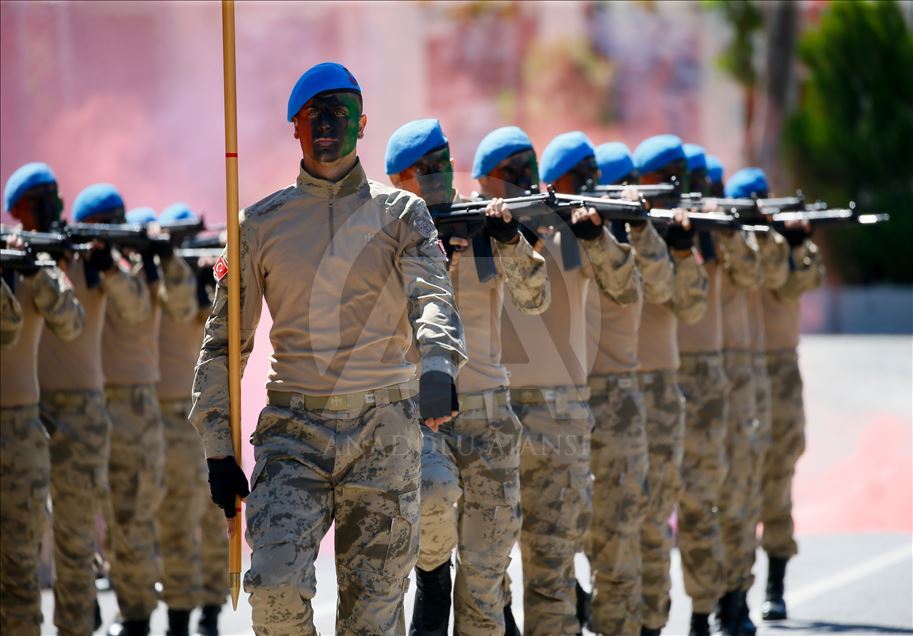 Turkish officer candidates complete 3rd Term Commando Basic Course in Izmir