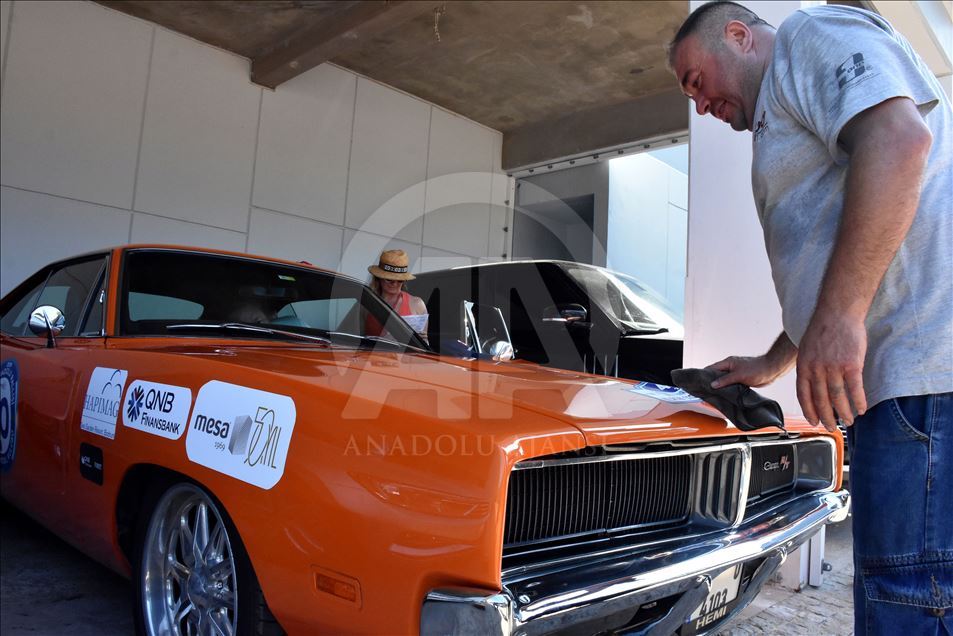 Klasik otomobil tutkunları rallide buluştu