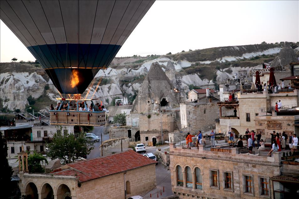 Kapadokya'da balonlar "dekor" teraslar "stüdyo" oldu