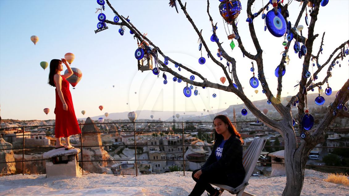 Kapadokya'da balonlar 'dekor' teraslar 'stüdyo' oldu 