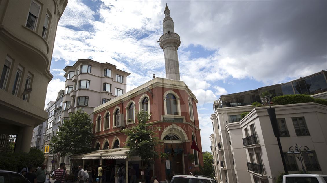 Selime Hatun Camii imamı, sabahları çorba, çay, simit, kek ikramı yapıyor