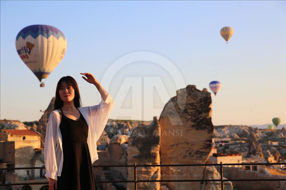 Kapadokya'da balonlar "dekor" teraslar "stüdyo" oldu