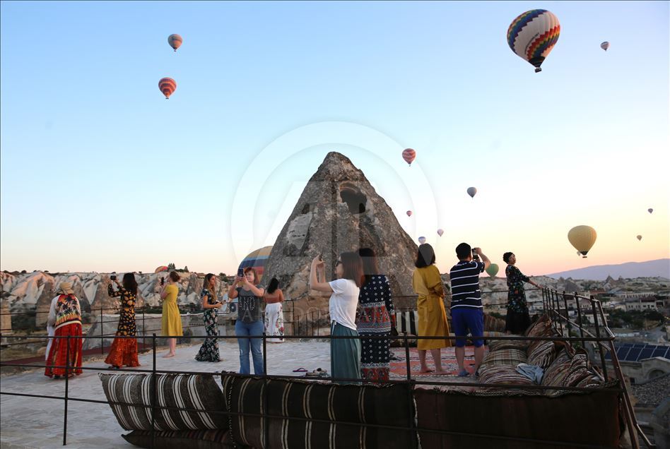 Los globos aerostáticos decoran el cielo en Nevsehir, Turquía
