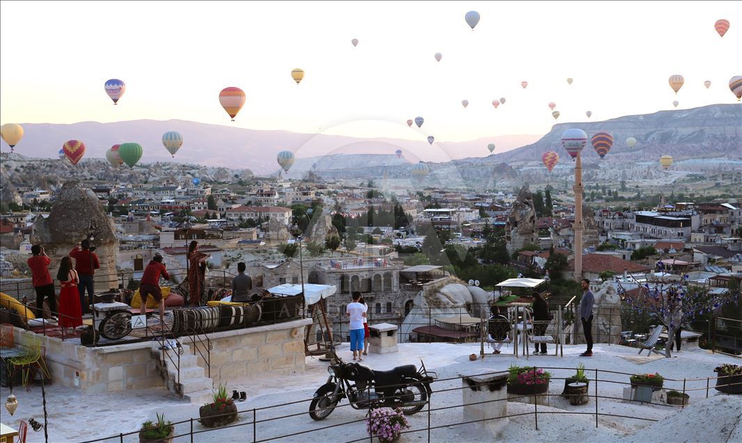 Los globos aerostáticos decoran el cielo en Nevsehir, Turquía
