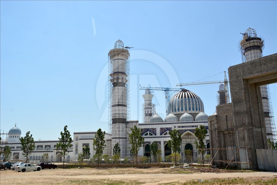 Orta Asya'nın en büyük cami inşaatında sona yaklaşılıyor