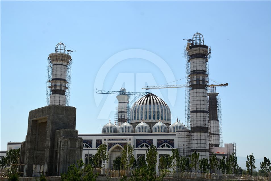 Orta Asya'nın en büyük cami inşaatında sona yaklaşılıyor