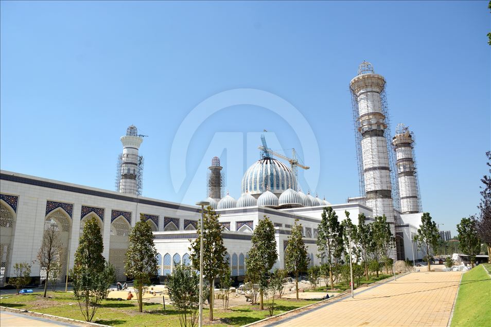 Orta Asya'nın en büyük cami inşaatında sona yaklaşılıyor