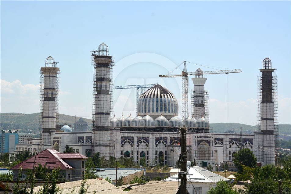Orta Asya'nın en büyük cami inşaatında sona yaklaşılıyor