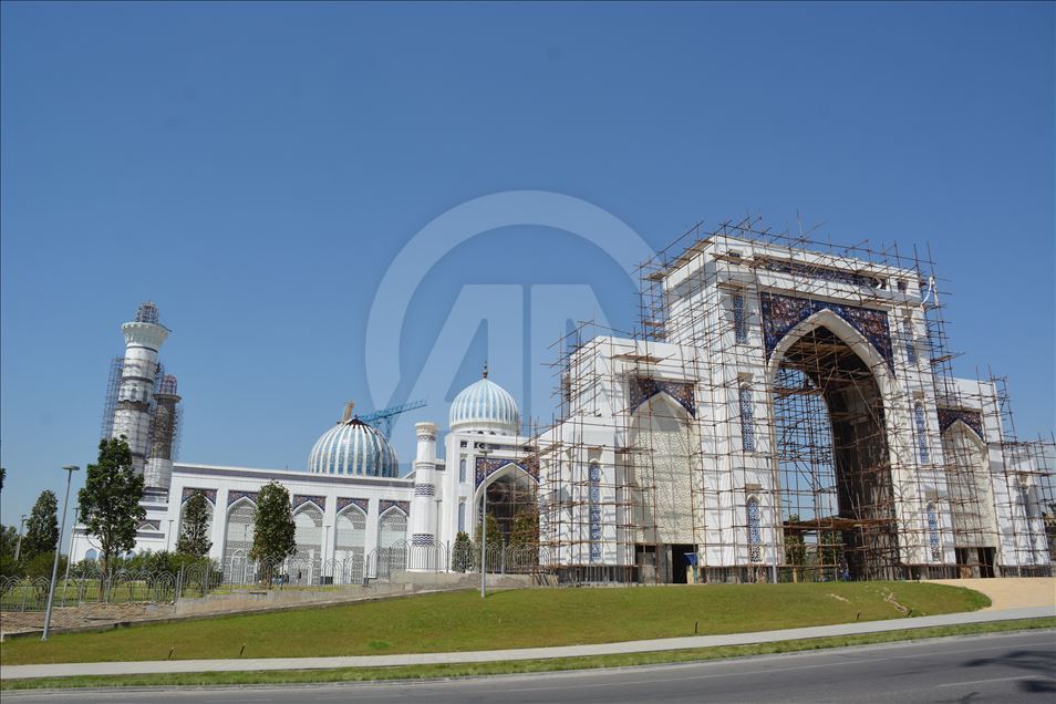 Orta Asya'nın en büyük cami inşaatında sona yaklaşılıyor
