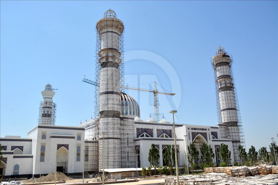 Orta Asya'nın en büyük cami inşaatında sona yaklaşılıyor