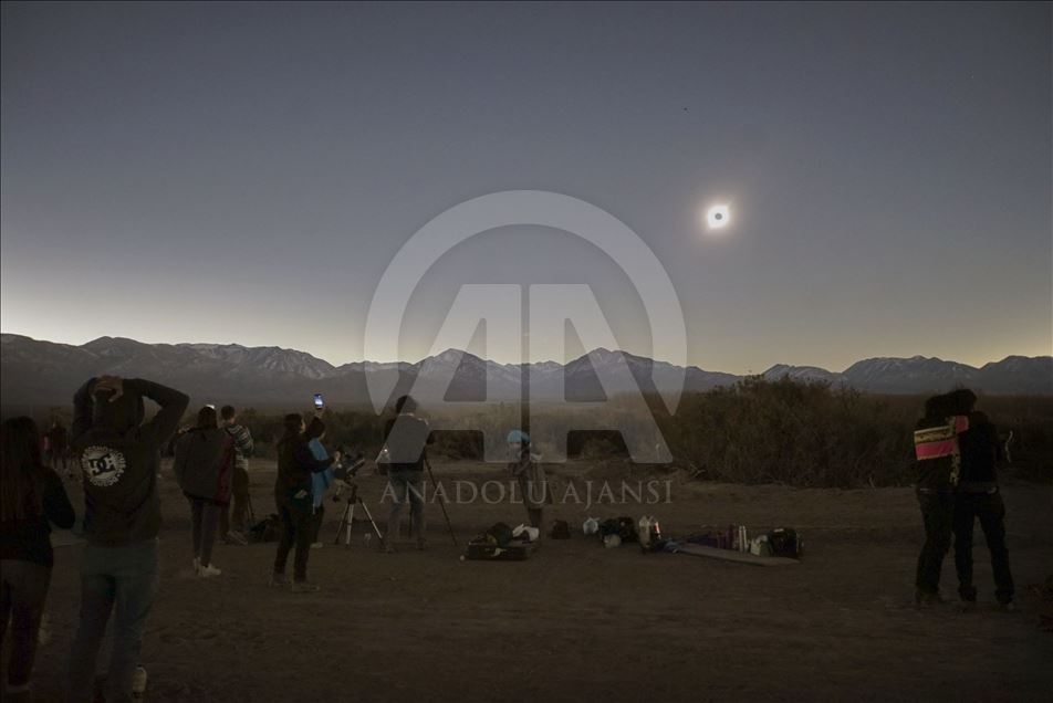 В Аргентине и Чили наблюдалось полное затмение солнца
