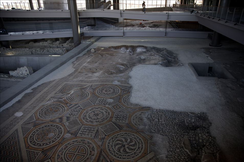 На юге Турции готовится к экспозиции древняя мозаика
