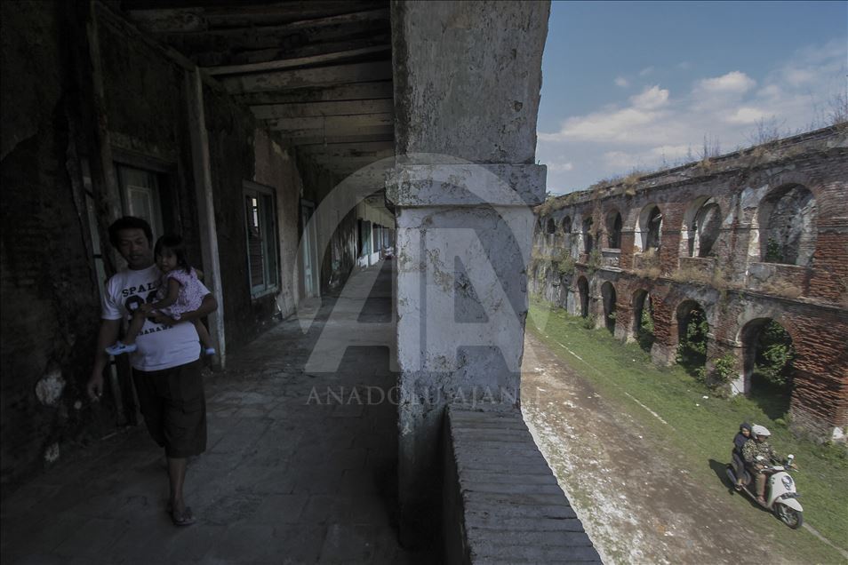 Benteng peninggalan Belanda kini jadi tempat tinggal warga