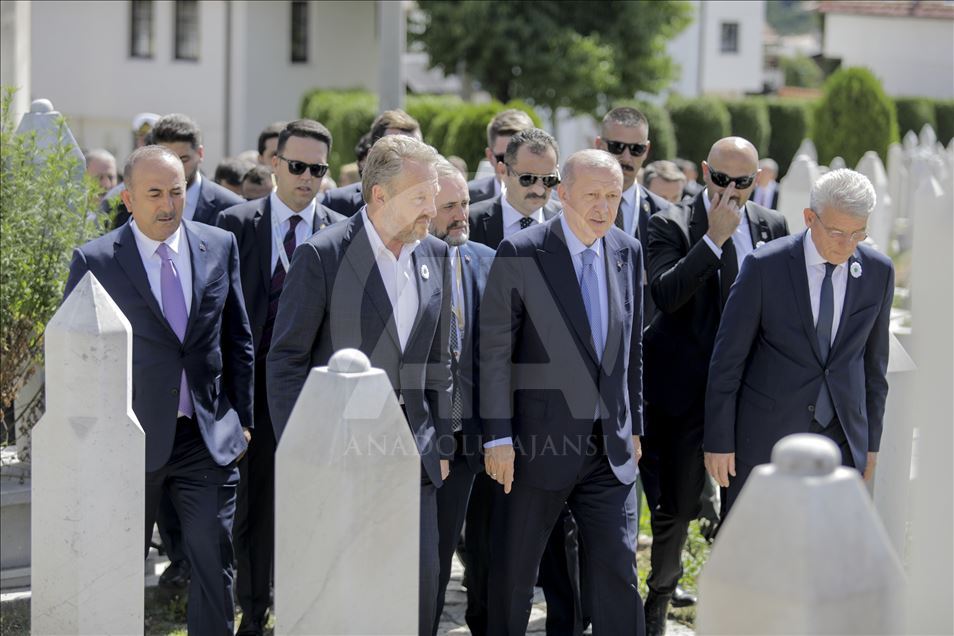 بازدید اردوغان از مزار شهدا در بوسنی و هرزگوین
