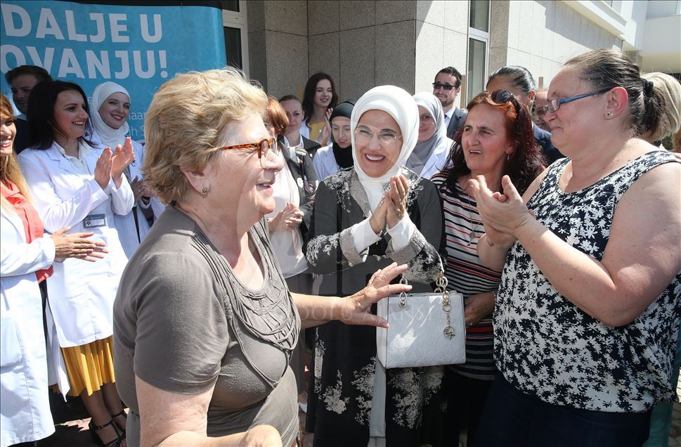 أمينة أردوغان تزور مؤسسات تركية في البوسنة
